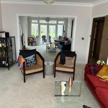 Cosy And Lovely 4-Bed House In Stanmore Станмор Экстерьер фото