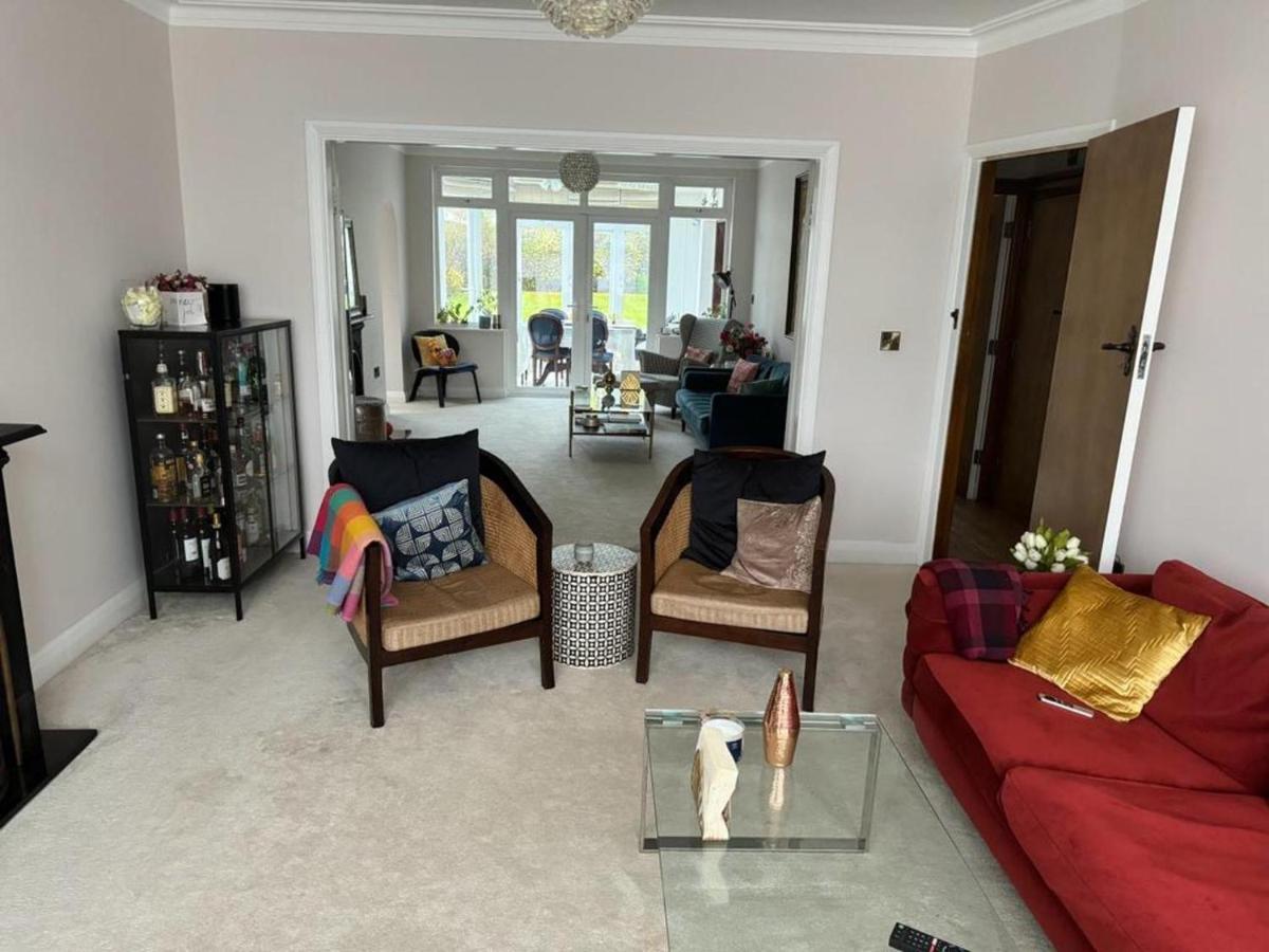 Cosy And Lovely 4-Bed House In Stanmore Станмор Экстерьер фото
