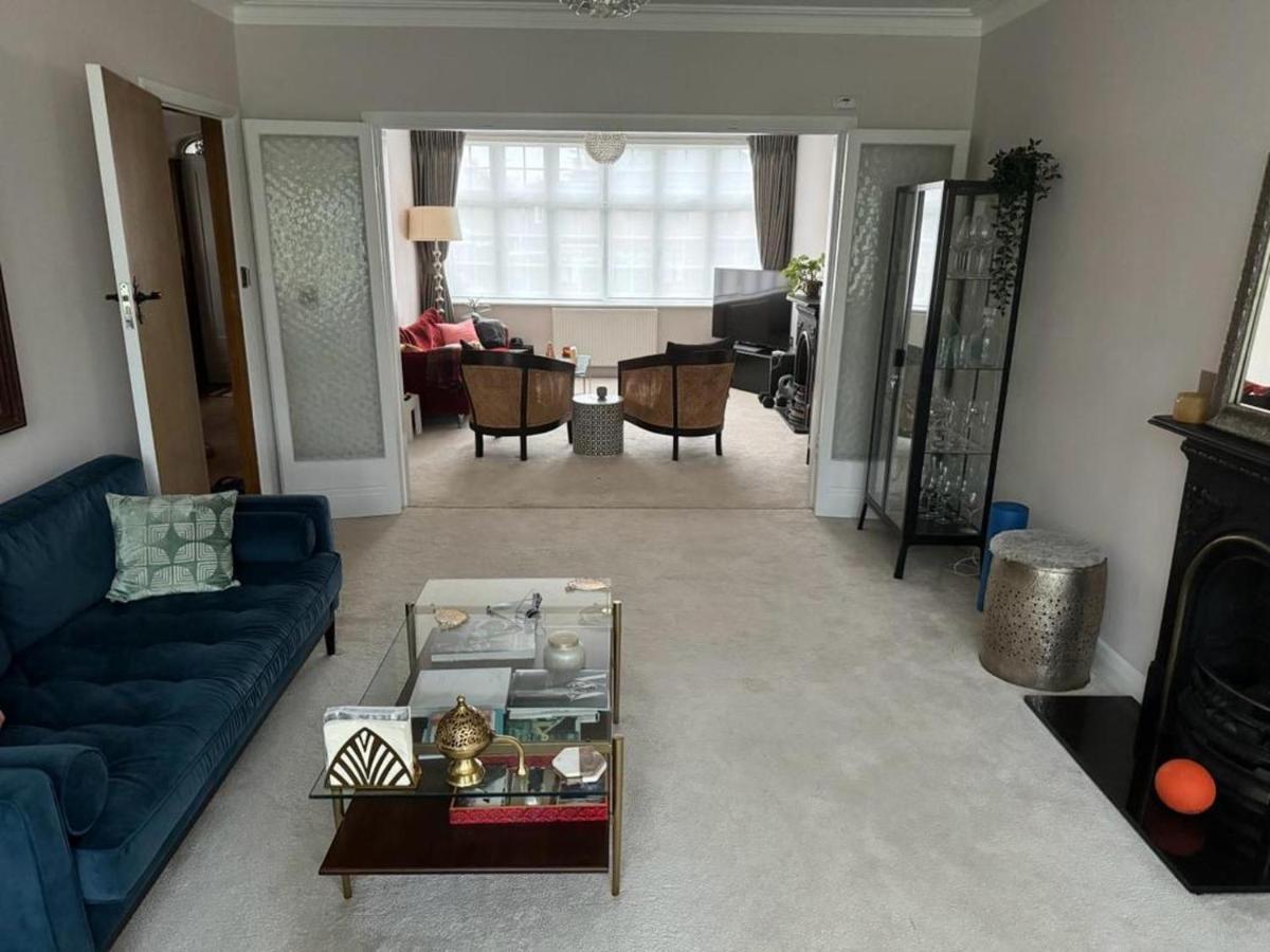 Cosy And Lovely 4-Bed House In Stanmore Станмор Экстерьер фото